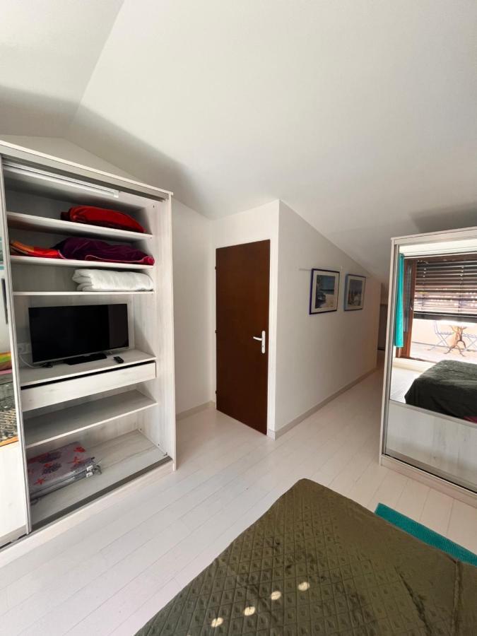 Belle Chambre Spacieuse, Tropezienne, Vue Remparts, Clim, Parking 艾格-莫尔特 外观 照片